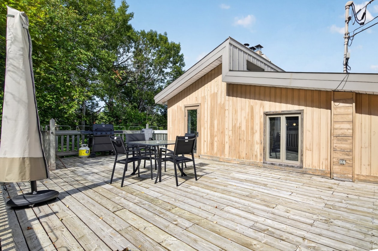 Terrasse — 694 Rue Principale O., Saint-Anaclet-de-Lessard