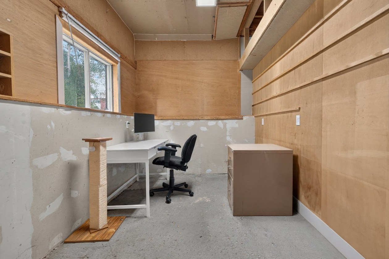 Bureau — 694 Rue Principale O., Saint-Anaclet-de-Lessard