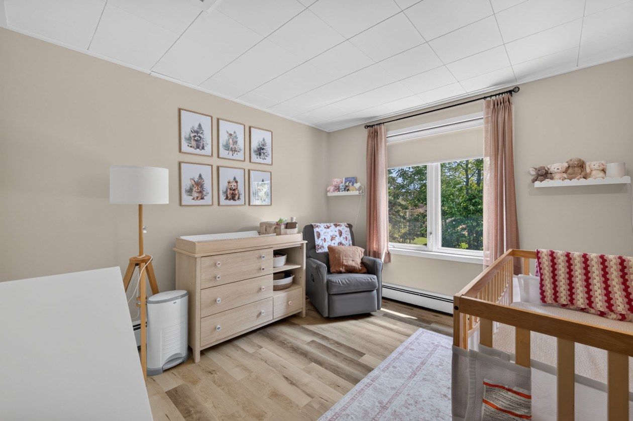 Chambre à coucher — 694 Rue Principale O., Saint-Anaclet-de-Lessard