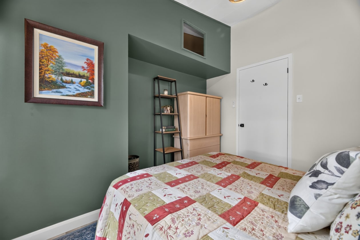 Chambre à coucher — 694 Rue Principale O., Saint-Anaclet-de-Lessard