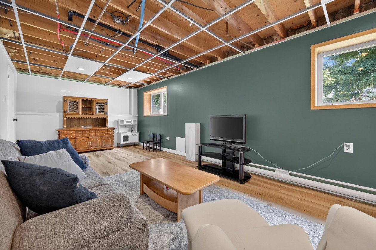 Salle familiale — 694 Rue Principale O., Saint-Anaclet-de-Lessard