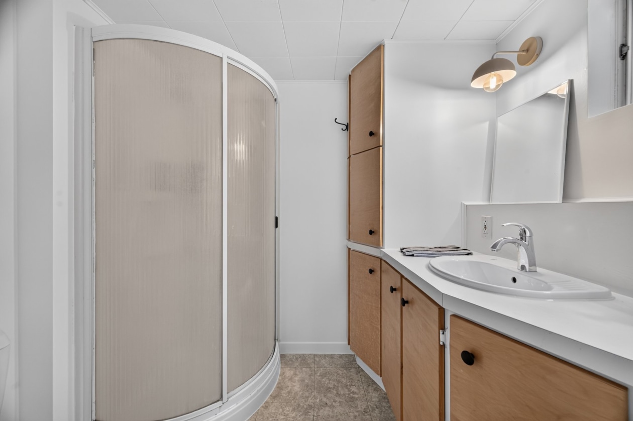 Salle de bains — 694 Rue Principale O., Saint-Anaclet-de-Lessard