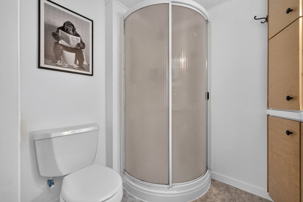 Salle de bains — 694 Rue Principale O., Saint-Anaclet-de-Lessard