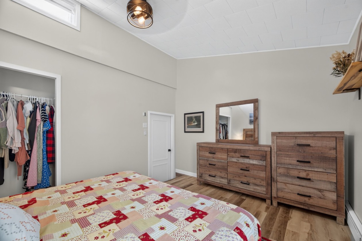 Chambre à coucher — 694 Rue Principale O., Saint-Anaclet-de-Lessard