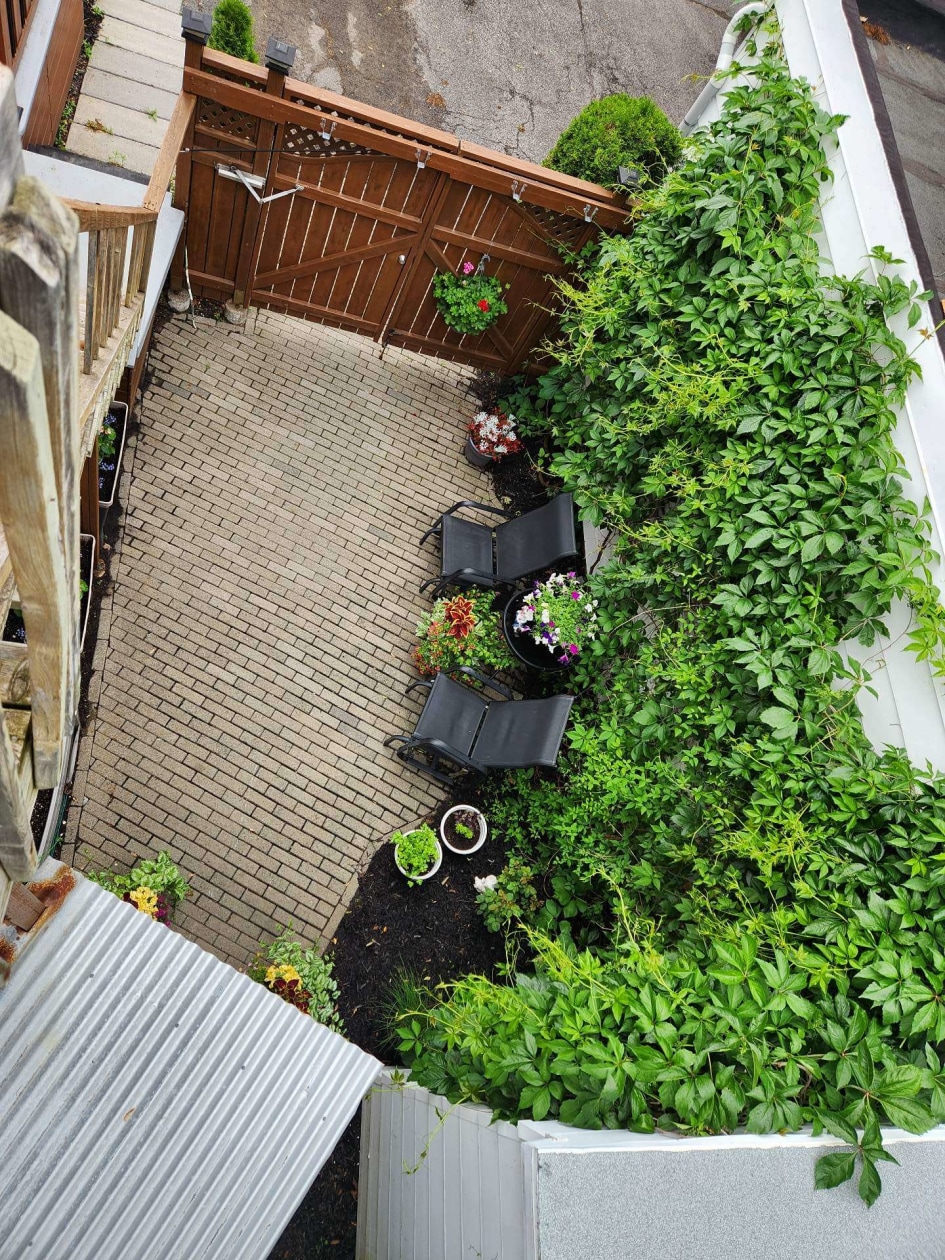 Cour — 1915 Av. De La Ronde, Québec