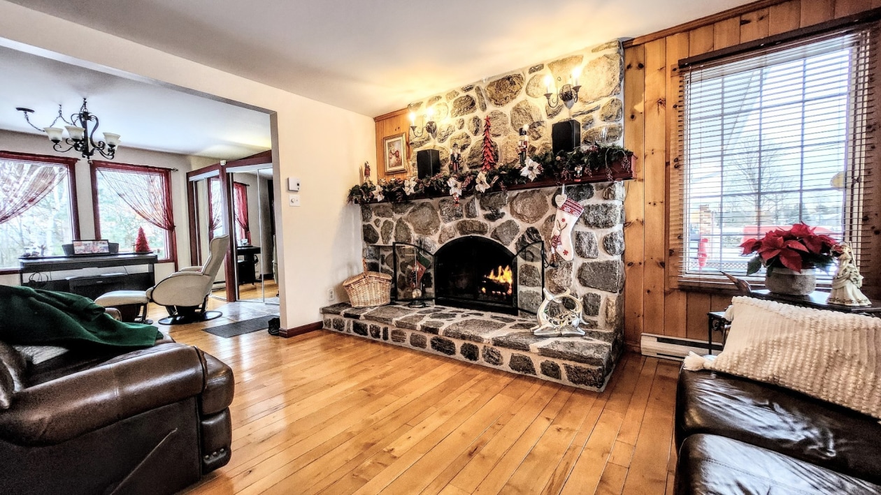 Salon — 621, Boul. Robitaille, Notre-Dame-du-Mont-Carmel, G0X3J0, Notre-Dame-du-Mont-Carmel