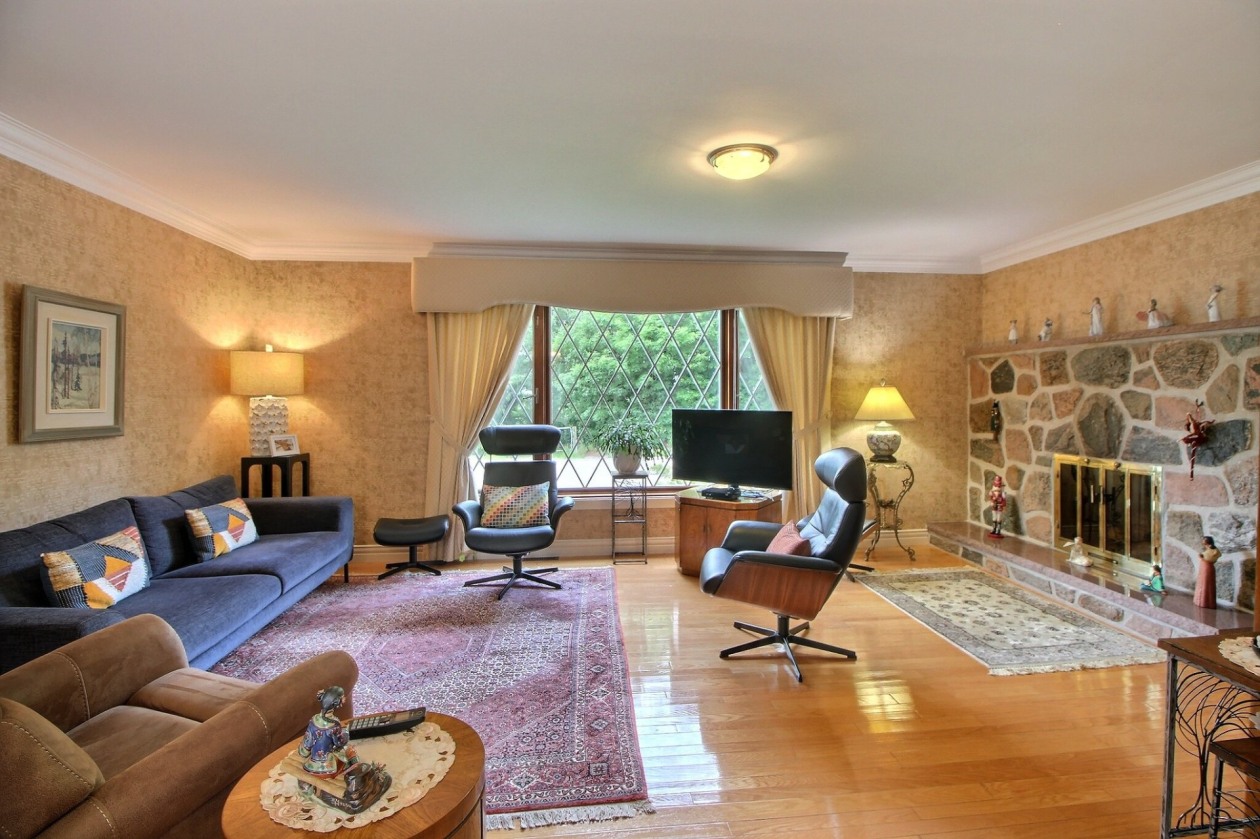 Salon — 395, Rue du Site-Perreault, Shawinigan, G9P2G3, Shawinigan