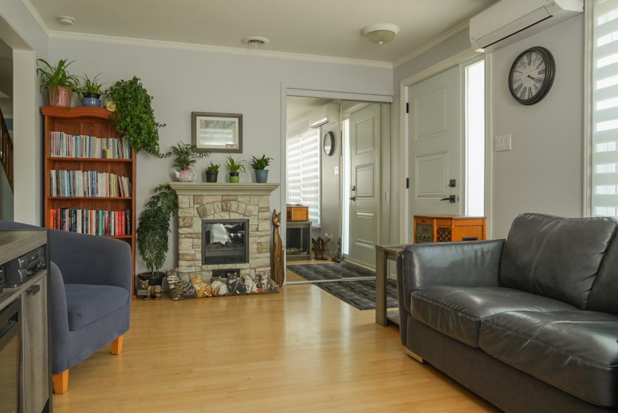 Salon — 1615, Rue Louis-de-France, Trois-Rivières, G8W2C3, Trois-Rivières