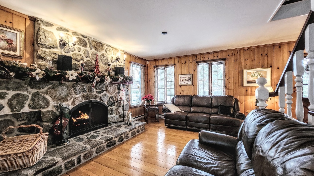 Salon — 621, Boul. Robitaille, Notre-Dame-du-Mont-Carmel, G0X3J0, Notre-Dame-du-Mont-Carmel