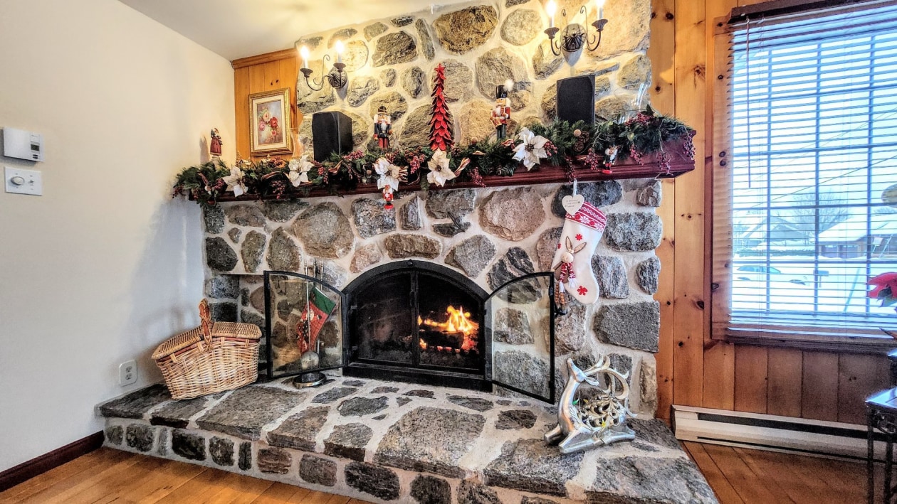 Salon — 621, Boul. Robitaille, Notre-Dame-du-Mont-Carmel, G0X3J0, Notre-Dame-du-Mont-Carmel