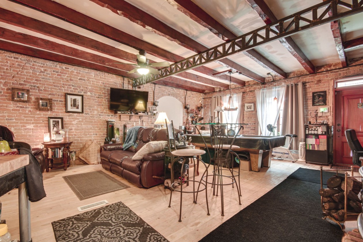 Salon — 864 - 870, Rue du Haut-Boc, Trois-Rivières, G9A4W6, Trois-Rivières