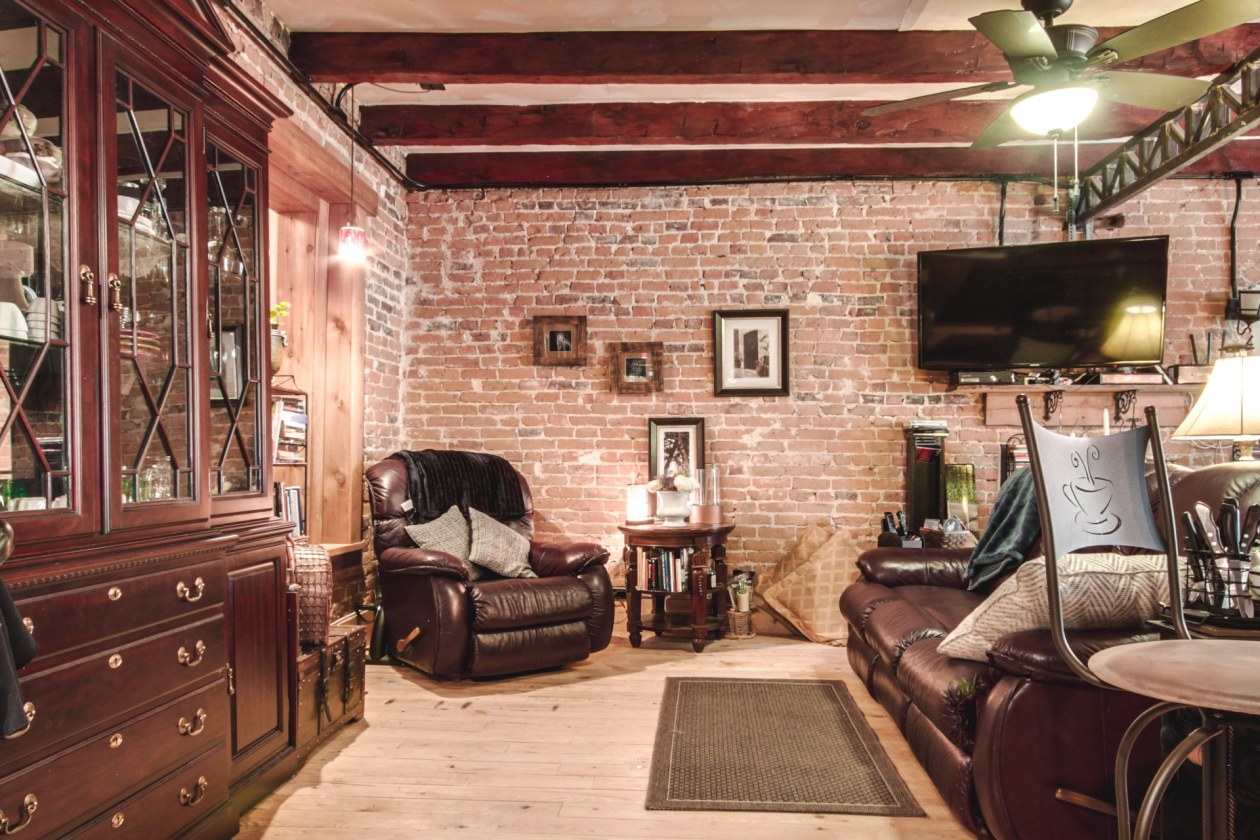 Salon — 864 - 870, Rue du Haut-Boc, Trois-Rivières, G9A4W6, Trois-Rivières