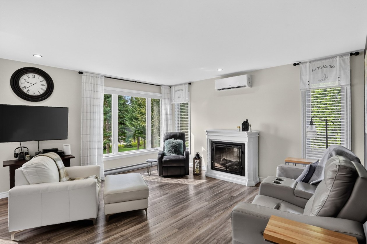 Salon — 470, 11e Avenue, Saint-Tite, G0X3H0, Saint-Tite