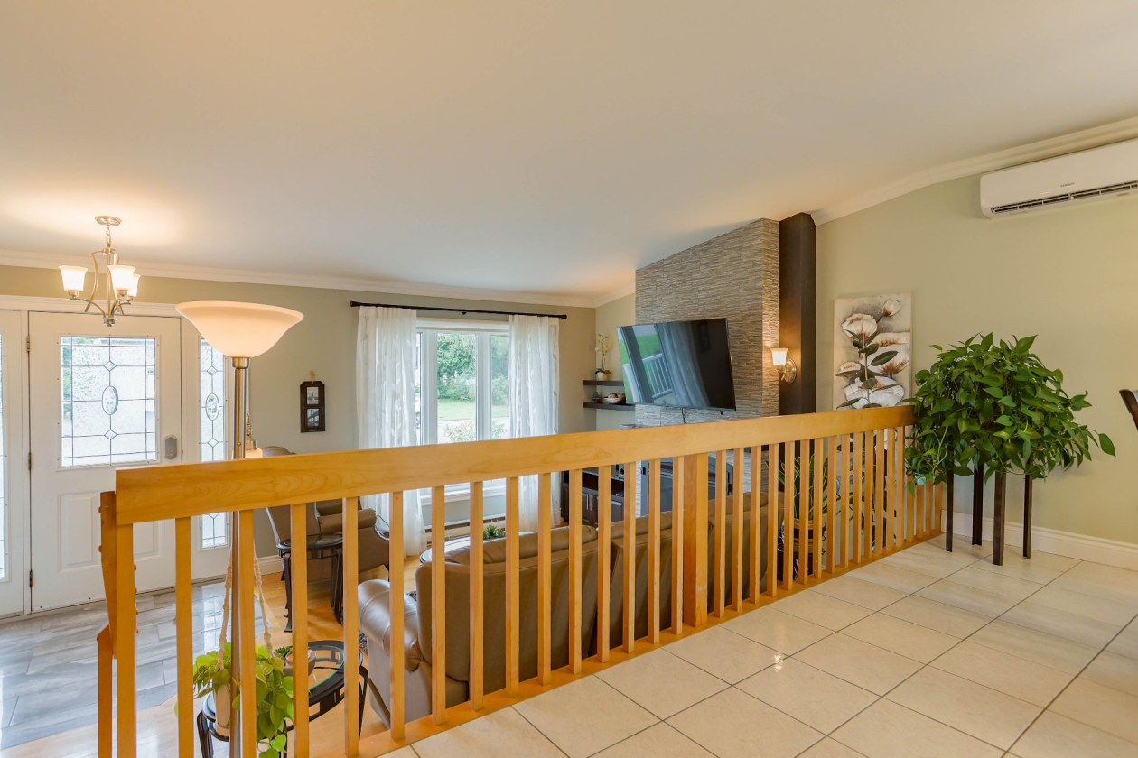Salon — 971 Route de Red Mill S., Trois-Rivières