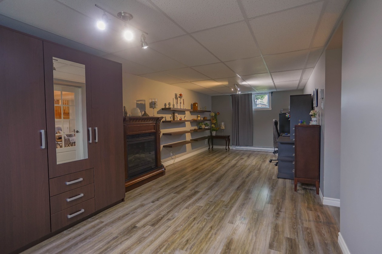 Salon — 971 Route de Red Mill S., Trois-Rivières
