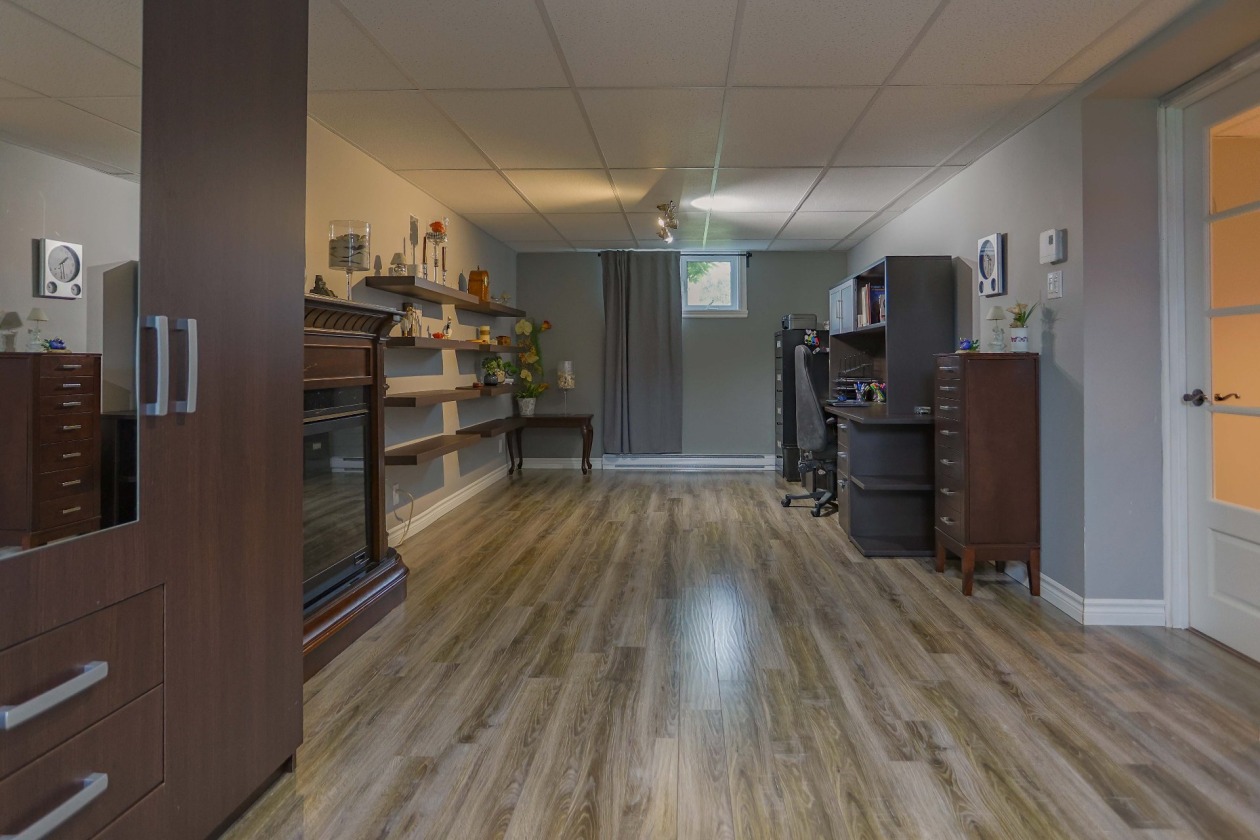 Salon — 971 Route de Red Mill S., Trois-Rivières