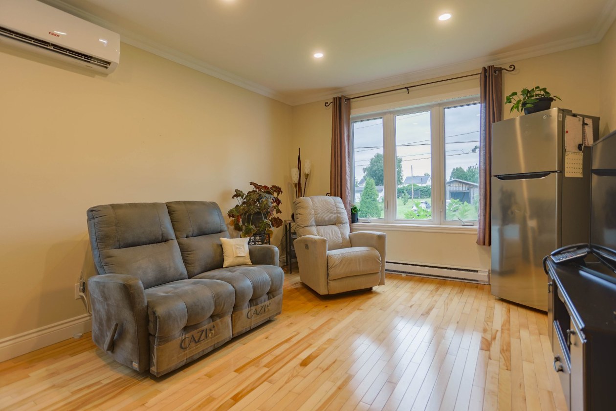 Salon — 971 Route de Red Mill S., Trois-Rivières