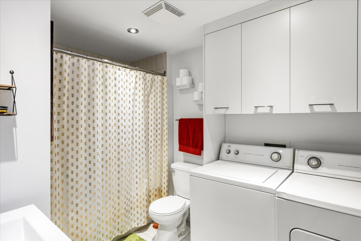 Salle de bains — 625 - 631 Av. de Grand-Mère, Shawinigan