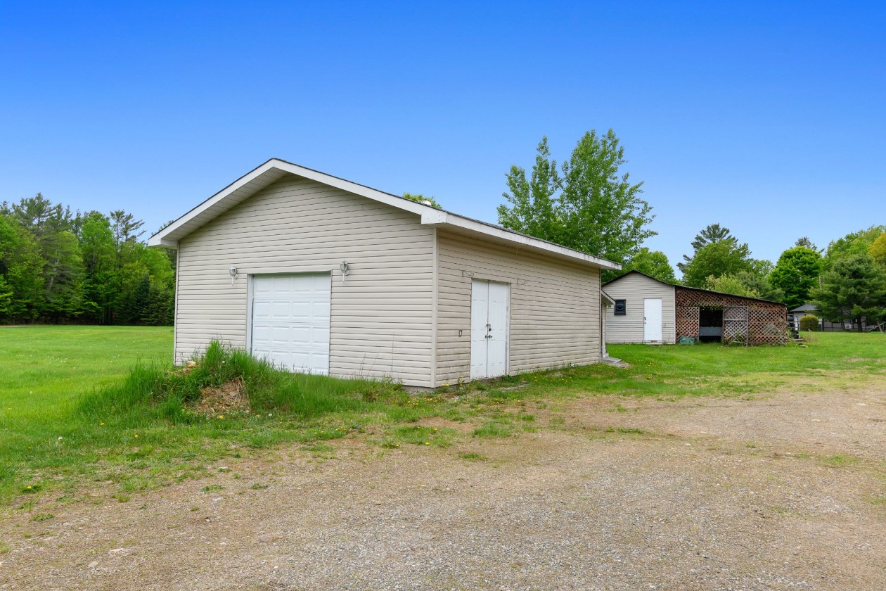 Garage — 339 Ch. des Hautes-Chutes, Val-des-Bois