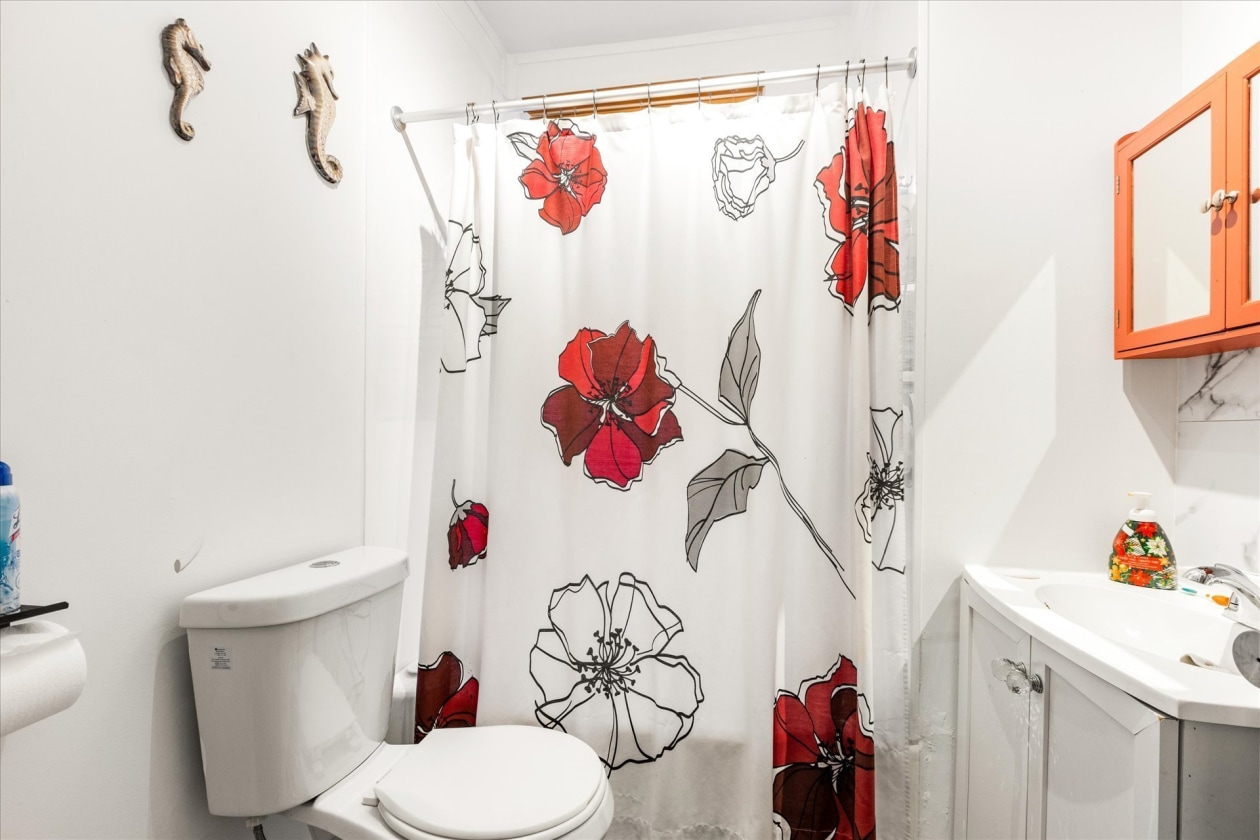 Salle de bains — 625 - 631 Av. de Grand-Mère, Shawinigan