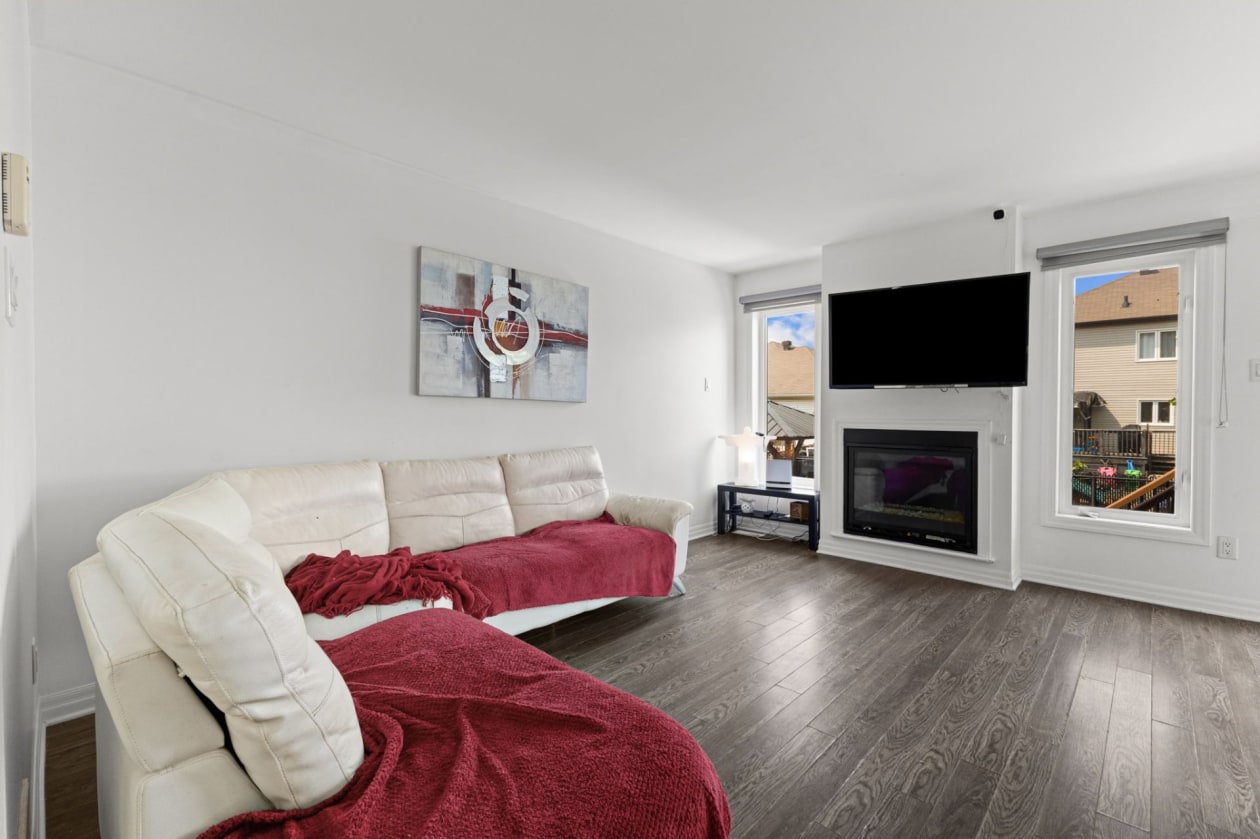 Salon — 131 Rue du Carcajou, Gatineau