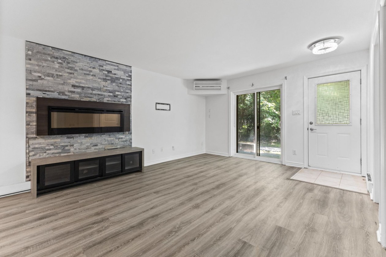 Salon — 629, Boul. des Grives, 1, Gatineau (Hull), J9A0C2, Gatineau (Hull)