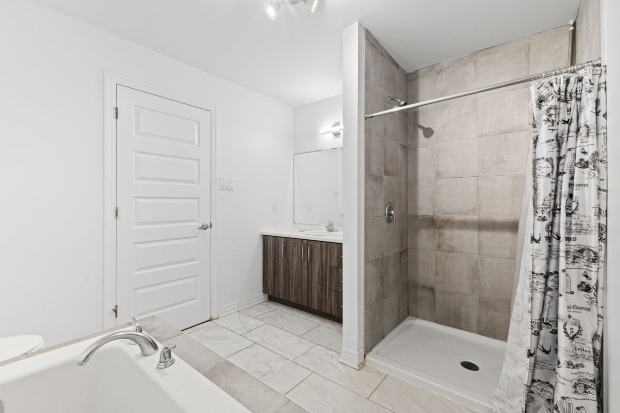 Salle de bains — 131 Rue du Carcajou, Gatineau