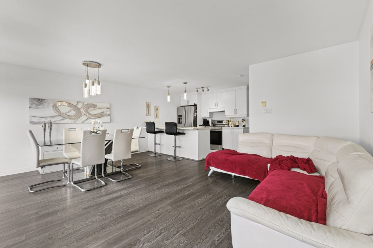 Salon — 131 Rue du Carcajou, Gatineau