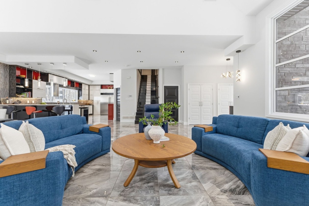 Salon — 223, Ch. Sauvé, Val-des-Monts, J8N5A6, Val-des-Monts
