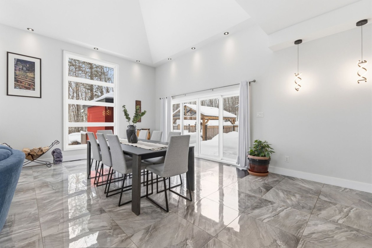 Salle à manger — 223, Ch. Sauvé, Val-des-Monts, J8N5A6, Val-des-Monts