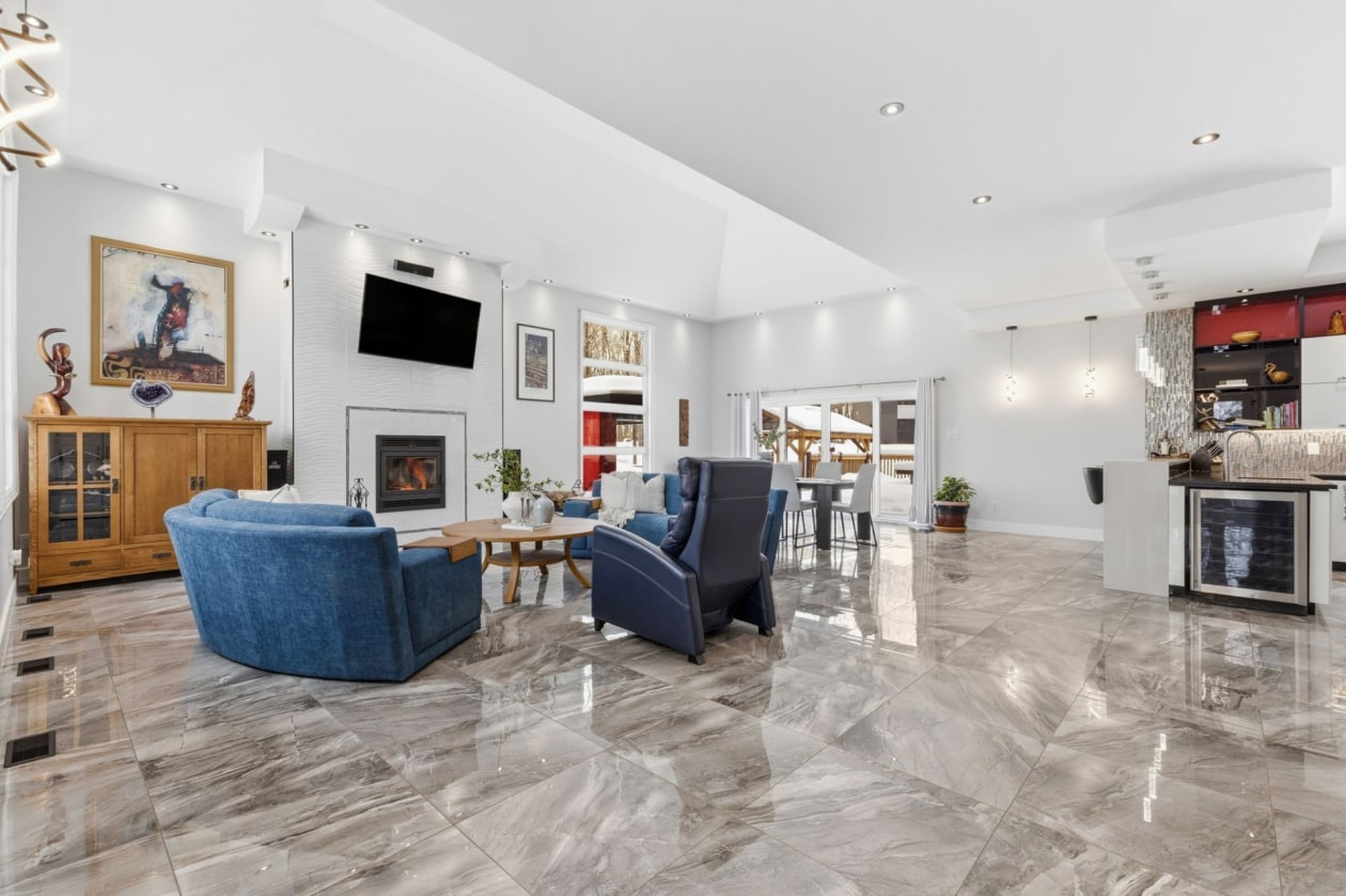 Salon — 223, Ch. Sauvé, Val-des-Monts, J8N5A6, Val-des-Monts