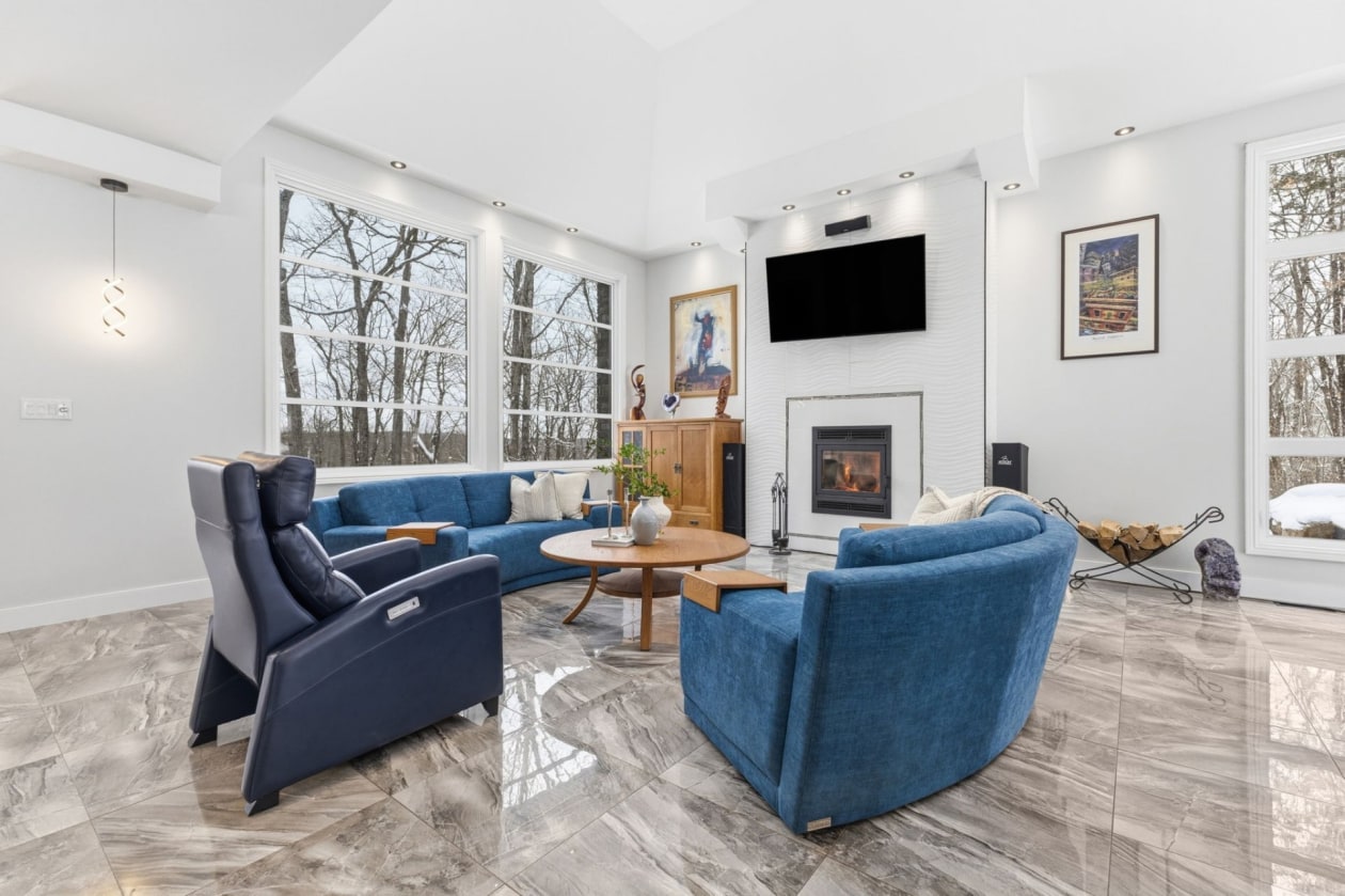 Salon — 223, Ch. Sauvé, Val-des-Monts, J8N5A6, Val-des-Monts