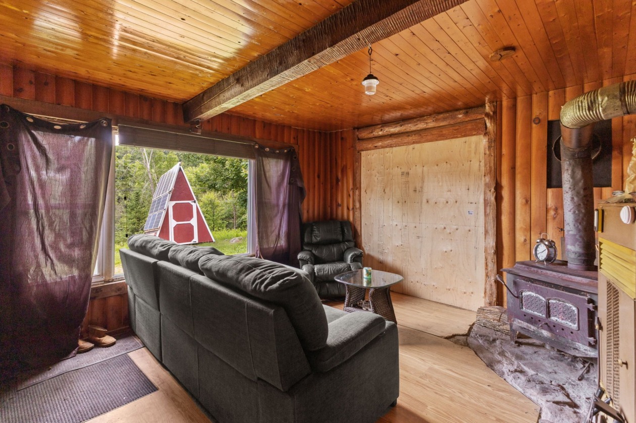 Salon — 1215 Ch. de la Rivière-Rouge, Grenville-sur-la-Rouge