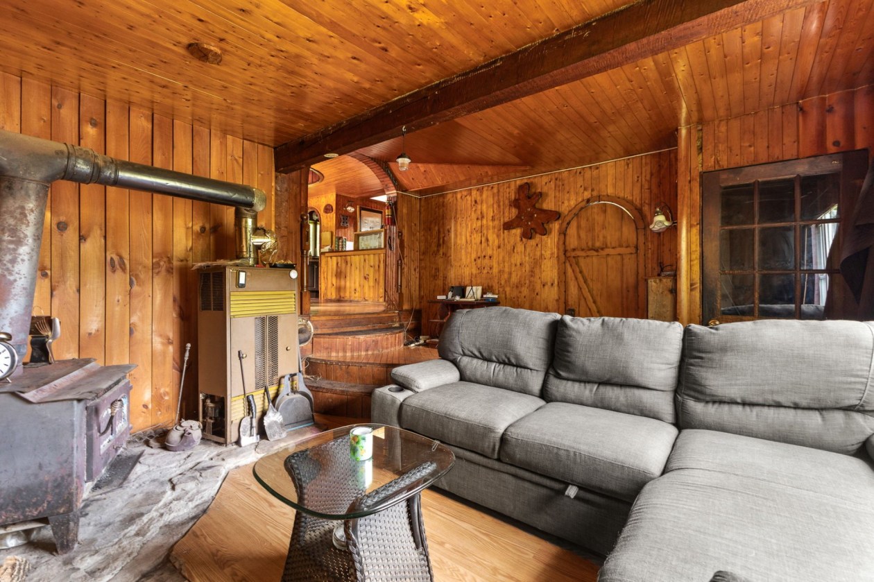 Salon — 1215 Ch. de la Rivière-Rouge, Grenville-sur-la-Rouge