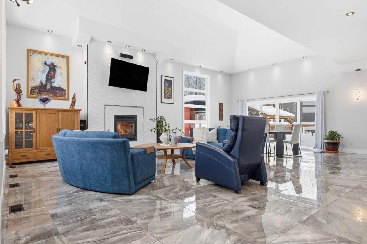 Salon — 223, Ch. Sauvé, Val-des-Monts, J8N5A6, Val-des-Monts