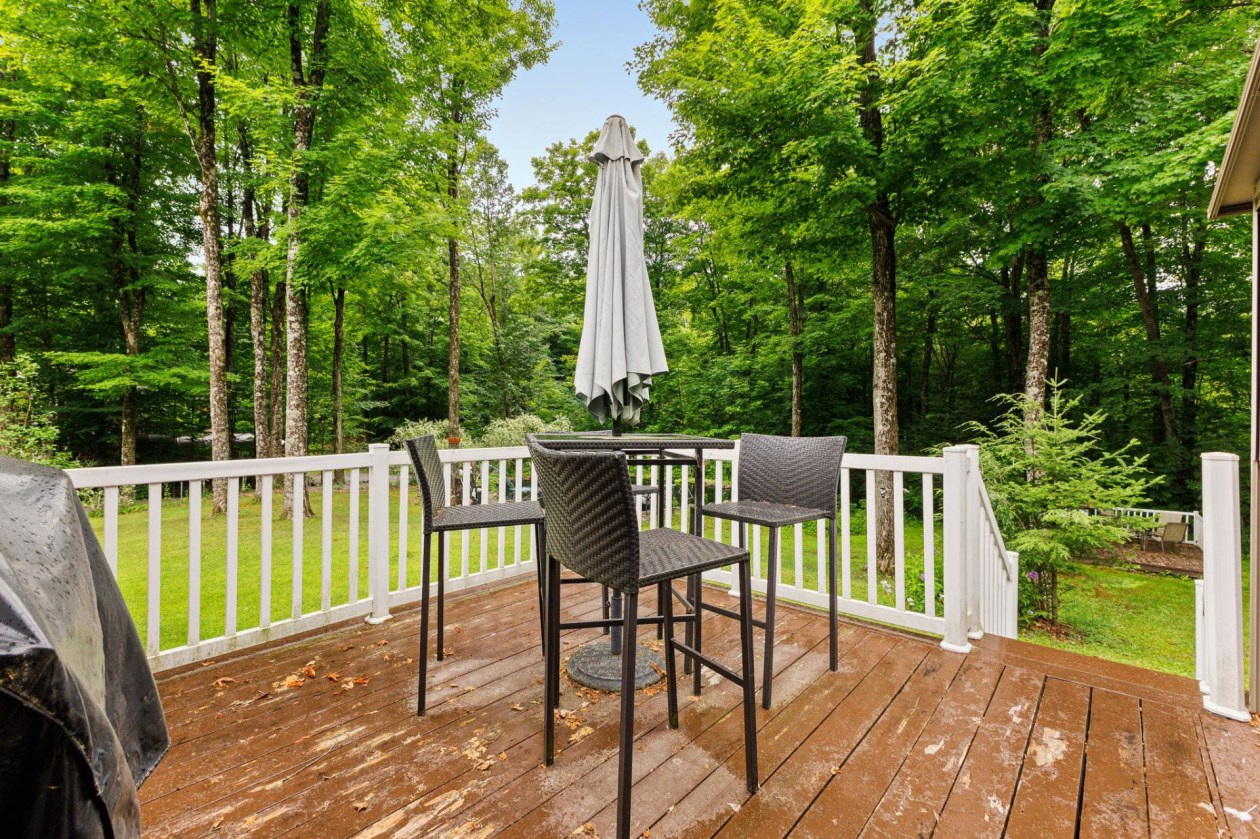 Terrasse — 29, Ch. Lavell, Mayo, J8L0A6, Mayo