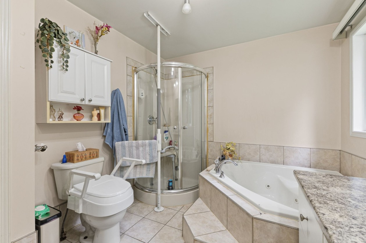 Salle de bains — 29, Ch. Lavell, Mayo, J8L0A6, Mayo