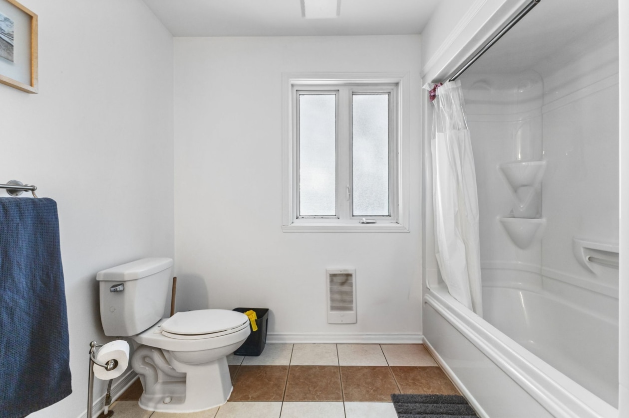Salle de bains — 51 Rue René-Boyer, Saint-André-Avellin