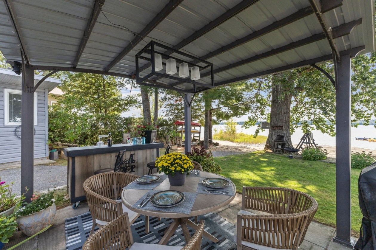 Terrasse — 48, Ch. George, L'Isle-aux-Allumettes, J0X1M0, L'Isle-aux-Allumettes