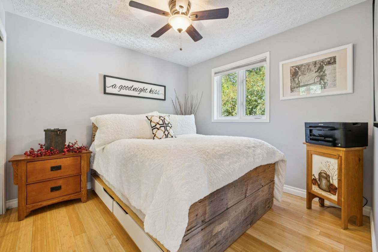 Chambre à coucher — 48, Ch. George, L'Isle-aux-Allumettes, J0X1M0, L'Isle-aux-Allumettes