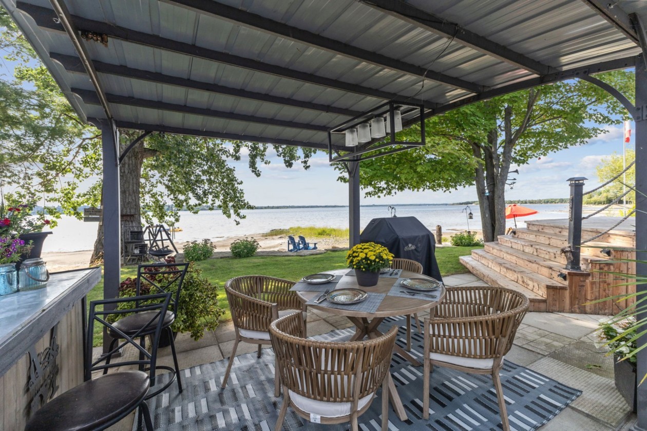 Terrasse — 48, Ch. George, L'Isle-aux-Allumettes, J0X1M0, L'Isle-aux-Allumettes
