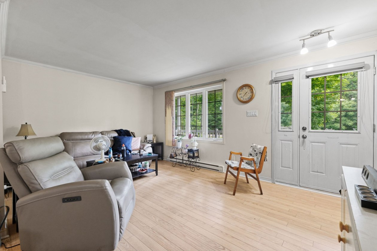 Salon — 29, Ch. Lavell, Mayo, J8L0A6, Mayo