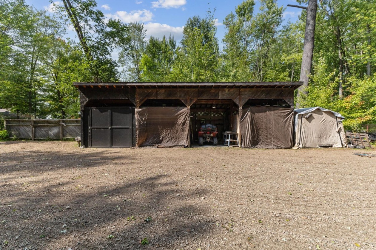 Rangement — 48, Ch. George, L'Isle-aux-Allumettes, J0X1M0, L'Isle-aux-Allumettes