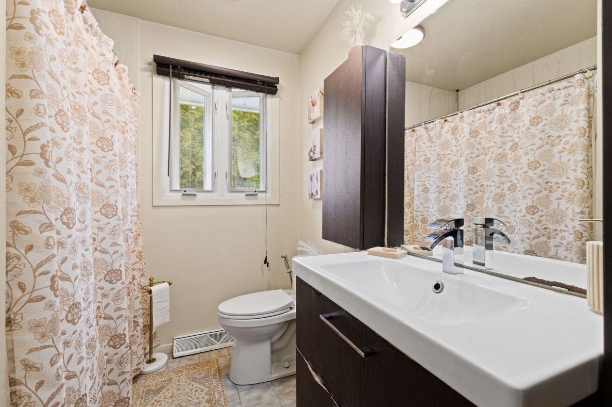 Salle de bains — 76 Rue La Fayette, Gatineau