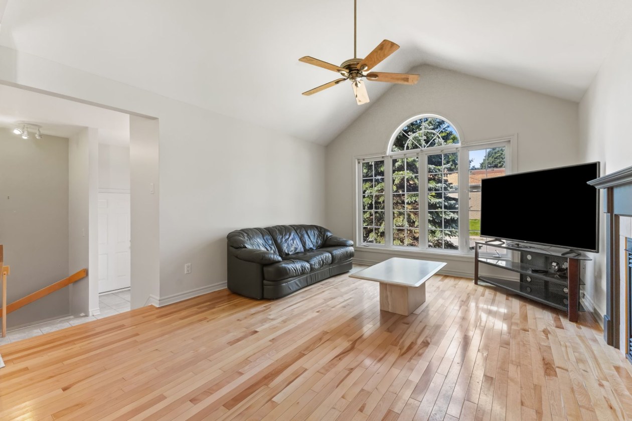 Salon — 306 Rue Melgund-Bouchard, Gatineau