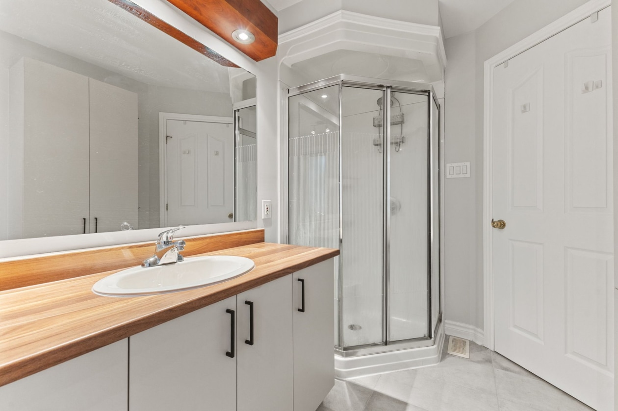Salle de bains — 306 Rue Melgund-Bouchard, Gatineau