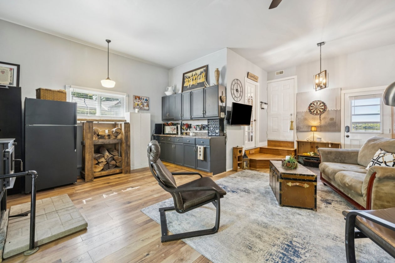 Salle familiale — 48, Ch. George, L'Isle-aux-Allumettes, J0X1M0, L'Isle-aux-Allumettes