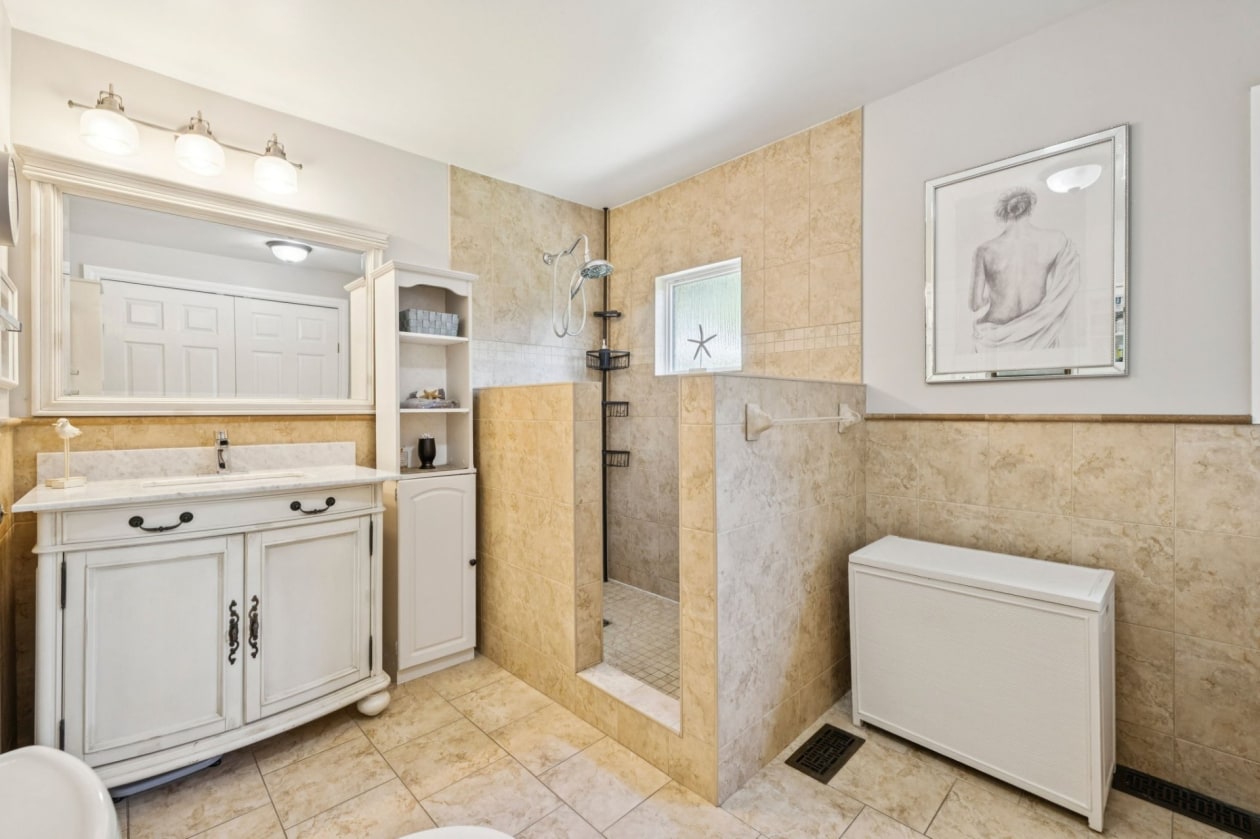 Salle de bains — 48, Ch. George, L'Isle-aux-Allumettes, J0X1M0, L'Isle-aux-Allumettes