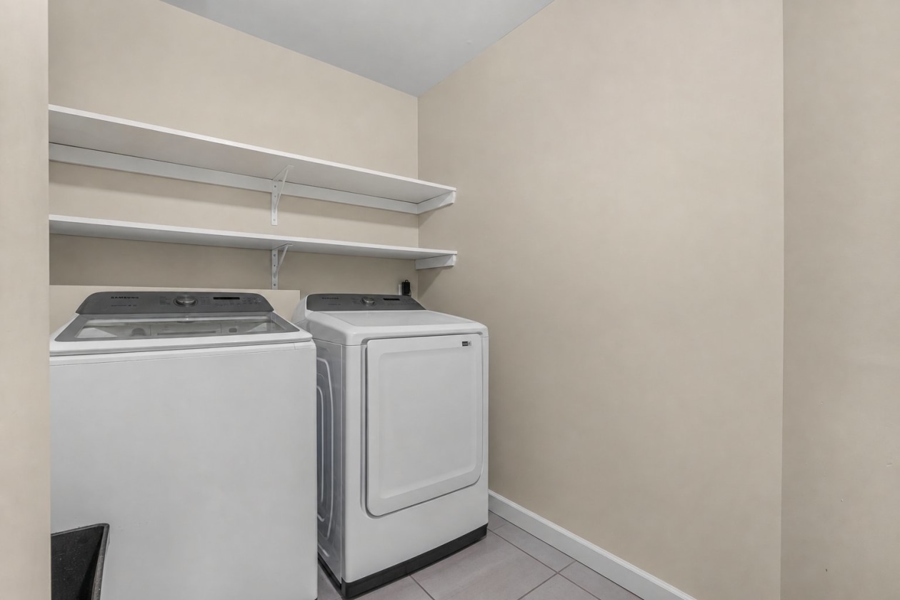 Salle de lavage — 59 Rue Descôteaux, Cantley