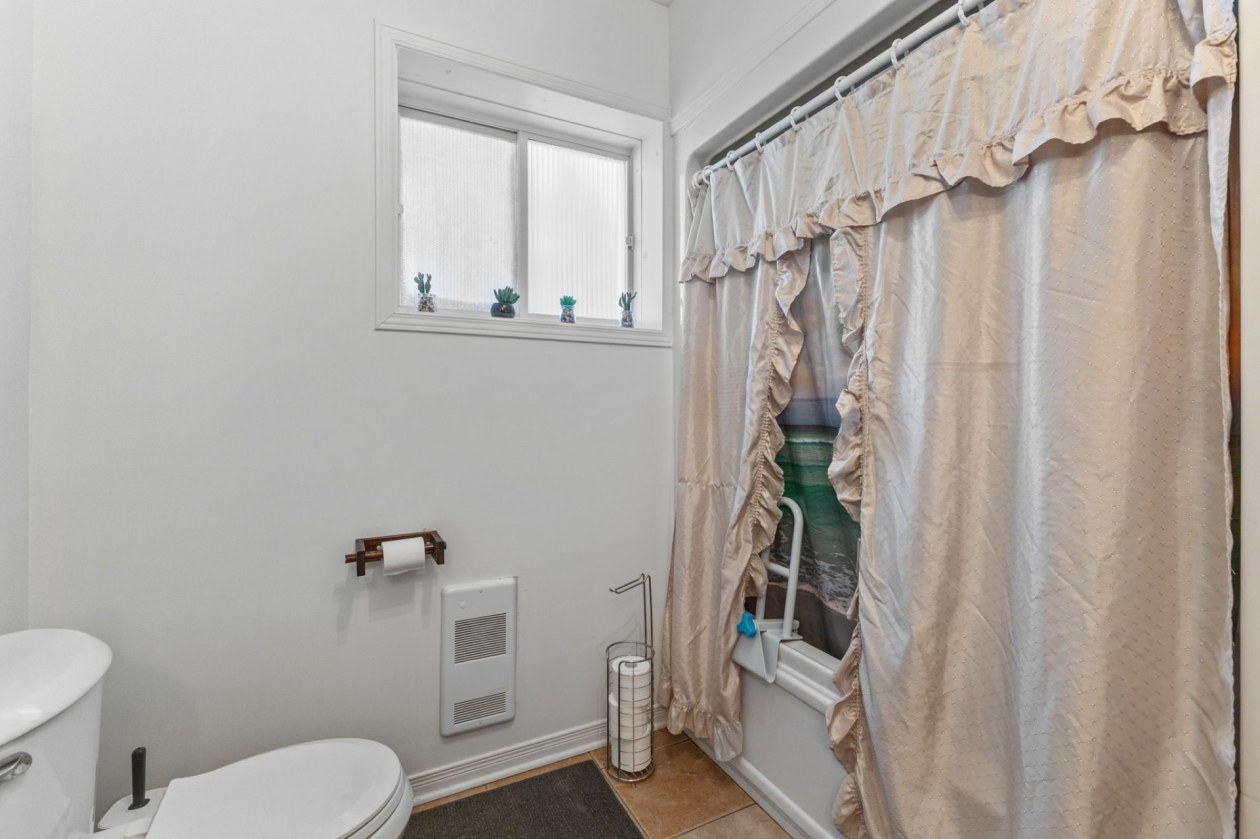Salle de bains — 51 Rue René-Boyer, Saint-André-Avellin